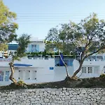 Paros Carmel Studio-apartment Logaras