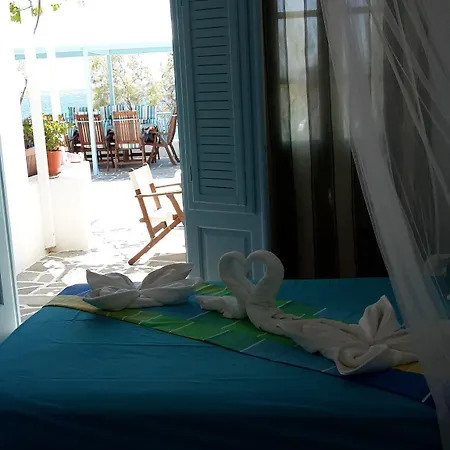 Paros Carmel Studio-apartment * ロガラス