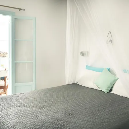 Paros Carmel Studio-apartment Logaras