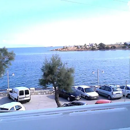 Paros Carmel Studio-apartment ロガラス